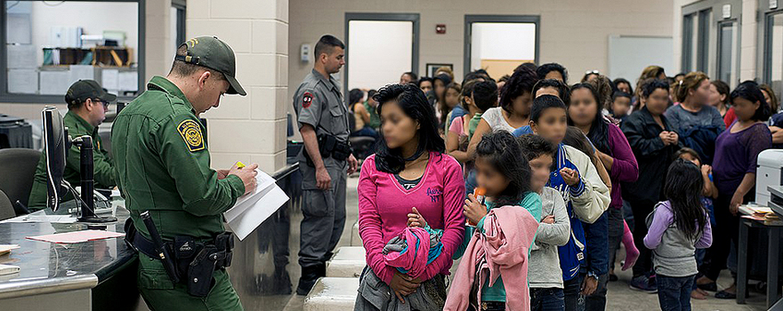 US Customs and Border Protection agents processing unaccompanied children, in Texas, at the border with Mexico, in 2014 [Hector Silva, USCBP–Wikimedia Commons]
