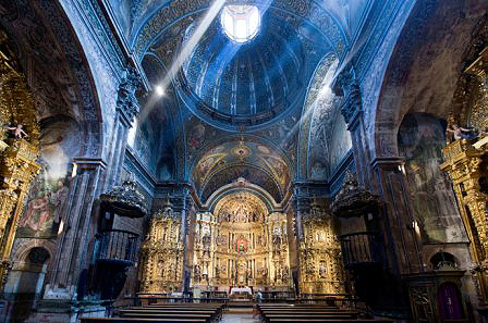 La parroquia de Santa María de Los Arcos es uno de los ejemplos más significativos del barroco decorativo en Navarra
