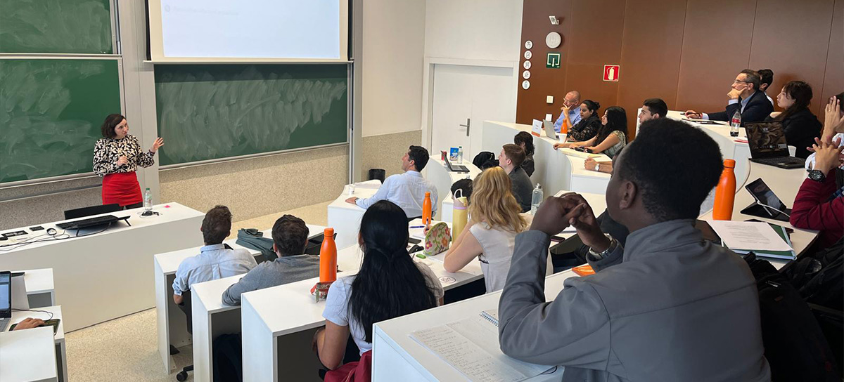 Las reuniones científicas de la facultad buscan conocer el trabajo de otros colegas e intercambiar ideas con profesionales de otros centros. 