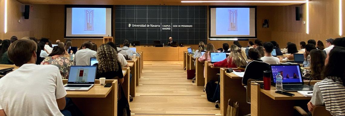 Los estudiantes de los másteres habilitantes de la Escuela de Arquitectura aprenden con talleres prácticos y profesionales invitados