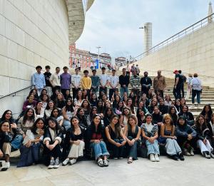 Los estudiantes de 1º de Diseño visitan el Museo Guggenheim y el Museo Cristóbal Balenciaga